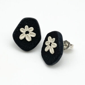 Trust örhänge svart studs