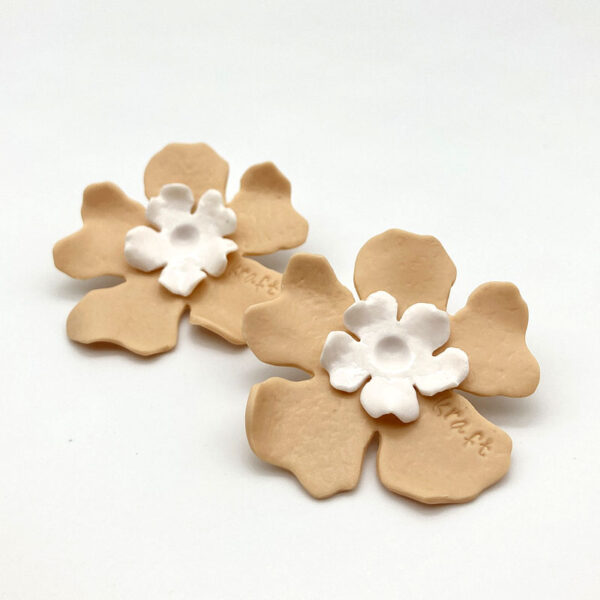 Kraft - Örhänge Blomma Beige/Vit Stor